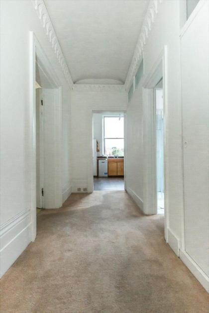 Spacious 1 Bedroom Period property in Hampstead - image 3