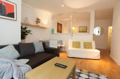 Spacious holiday apartment in Belsize Park - image 14