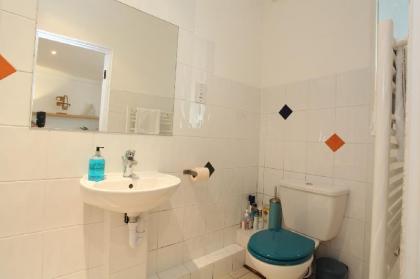 Spacious holiday apartment in Belsize Park - image 18