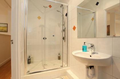Spacious holiday apartment in Belsize Park - image 3