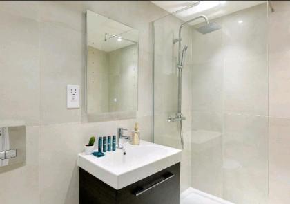 Luxury Central London North Apartment - image 15