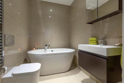 Luxury Central City of London Apartments - image 12