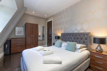 Luxury Central City of London Apartments - image 19