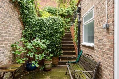 Fantastic 2 bedroom flat in the heart of London - image 1