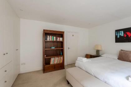 Fantastic 2 bedroom flat in the heart of London - image 7