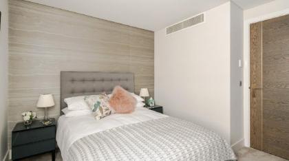 Luxury One Bedroom Apartment in Central London - image 12