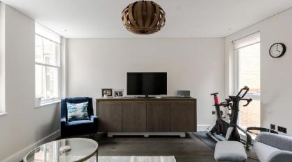 Luxury One Bedroom Apartment in Central London - image 6