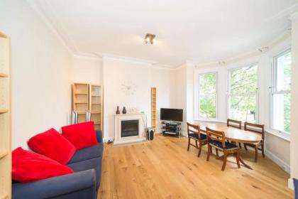 Bright and Spacious 1 Bedroom in West Hampstead London