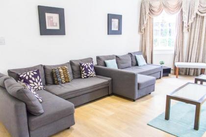 Spacious Canary Wharf Apartment with Large Garden & Parking - image 8
