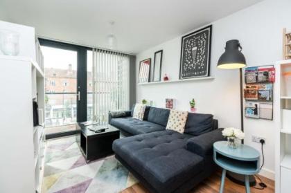 NEW Bright & Sleek 2 Bedroom Flat - West London London