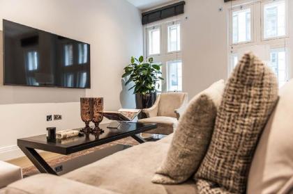 three bedroom apartment close to Covent Garden