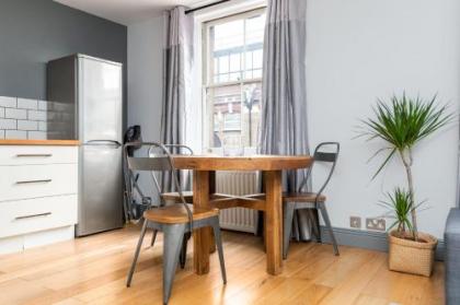 GuestReady - Fantastic 1BR Home with Terrace in Trendy Spitalfields - image 16