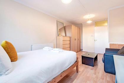 Spacious & bright Maida Vale apartment sleeps 6- Quick links central - image 12