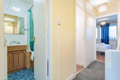 Spacious & bright Maida Vale apartment sleeps 6- Quick links central - image 9