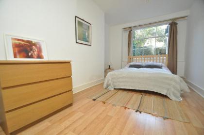 Large Garden flat in the heart of Islington - image 3