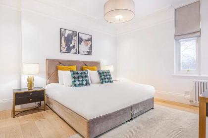 Royal Kensington - Standard 3 bed - image 3