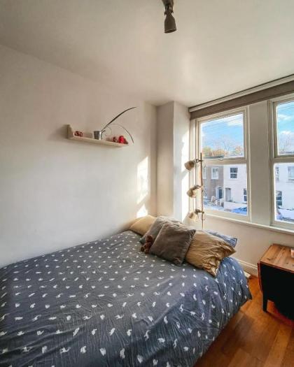 2 Bedroom Flat With Office in Tooting Broadway - image 10
