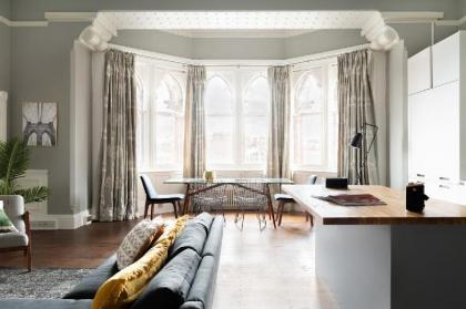 The Saint Pancras Retreat - Modern & Central 2BDR Apartment - image 2