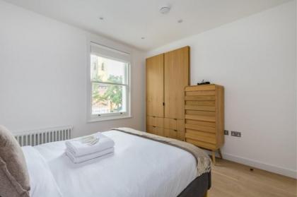 The Imperial Wharf Retreat - Modern 3BDR in Fulham with Rooftop Terrace - image 11
