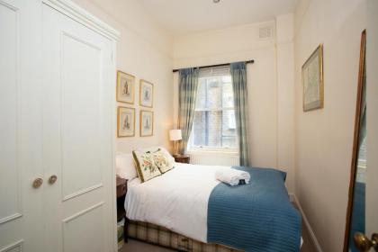 Bright elegant and peaceful Kensington apartment - image 5