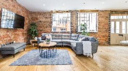 Beautiful two bed stones throw to Soho London