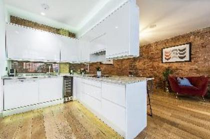 Beautiful two bed stones throw to Soho - image 16