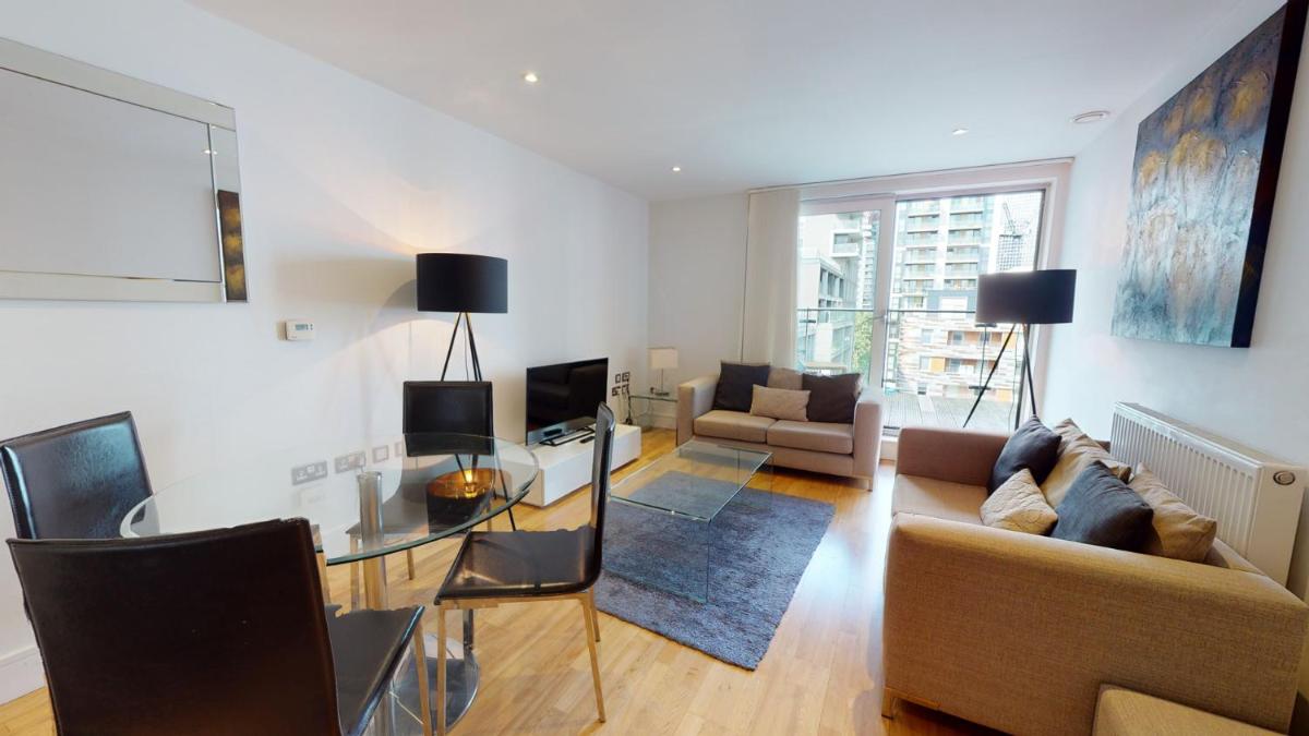 Two Bedroom Serviced Apartment in Indescon Square Canary Wharf - image 3