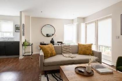The Bow Mews - Modern & Bright 2BDR Apartment with Patio - image 8