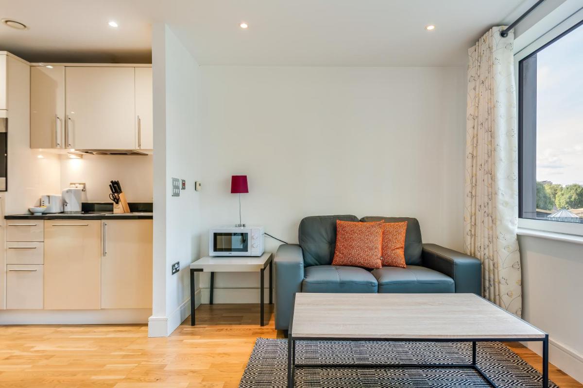 Cosy Studio Apartment in Canary Wharf - image 3