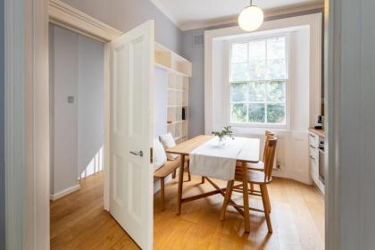 Two Bed Notting Hill Gem - image 10