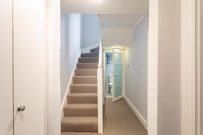 Two Bed Notting Hill Gem - image 17