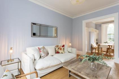 Two Bed Notting Hill Gem - image 3