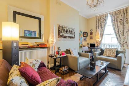 Charming one bedroom flat near Maida Vale by UnderTheDoormat 