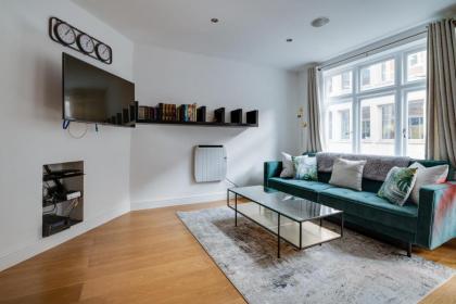 Lovely Charing Cross Apartment