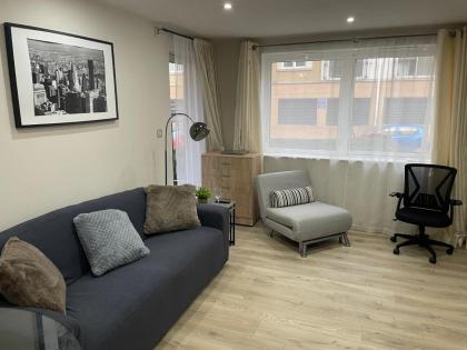 Tranquil Modern & Large Flat With Parking & Balcony London