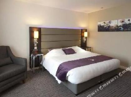 Premier Inn London Kingston Upon Thames - image 8