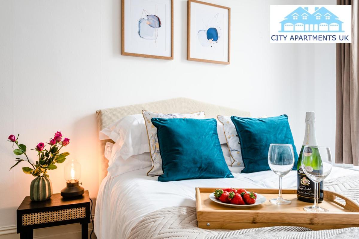 Charming 1 Bed Apt in Kensington - Free London Tour Included By City Apartments UK Short Lets Serviced Accommodation - main image