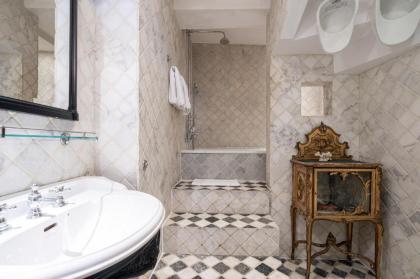 Stone Built Vintage Chic House in the Heart of Knightsbridge - image 12
