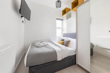 Functional Budget Stay with Wi-Fi and Laundry Facilities near Tube Station