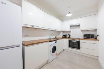 Functional Budget Stay with Wi-Fi and Laundry Facilities near Tube Station - image 10