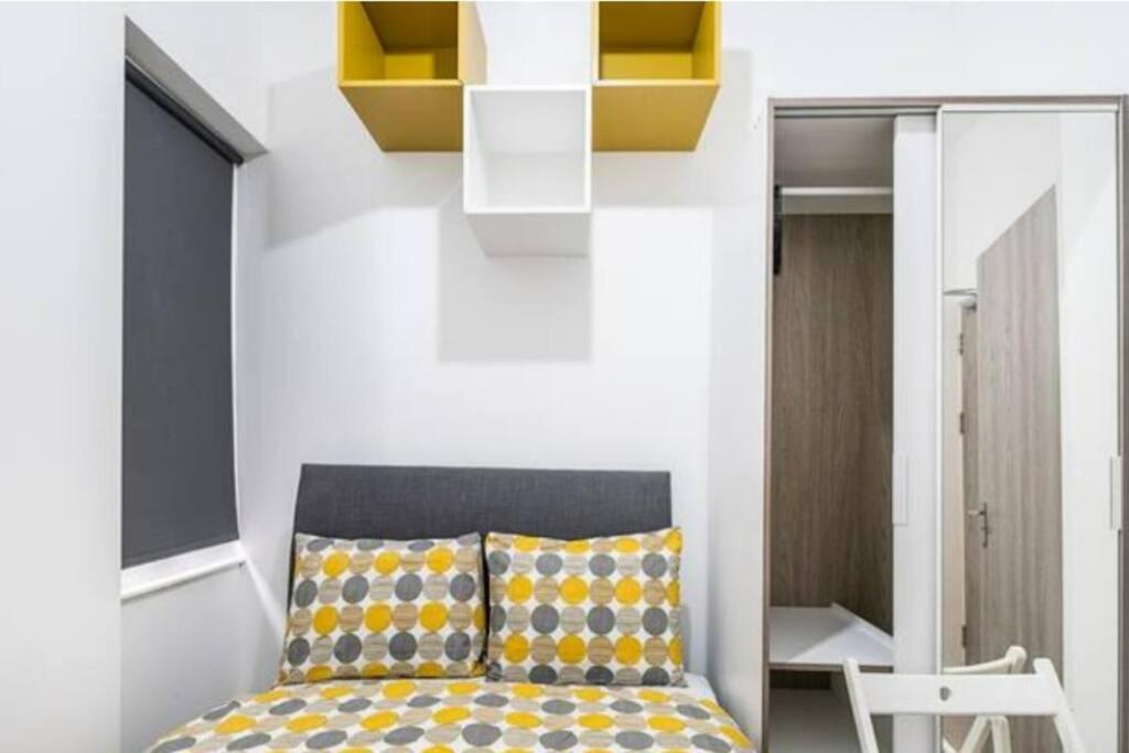 Boutique Modern Hotel Room For Two Near Tube And Bus Stations - main image