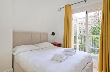 Bright one bedroom apartment with balcony in Maida Vale by UnderTheDoormat 