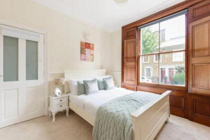 Charming 3BD Flat - 5 Minutes to Victoria Park London 