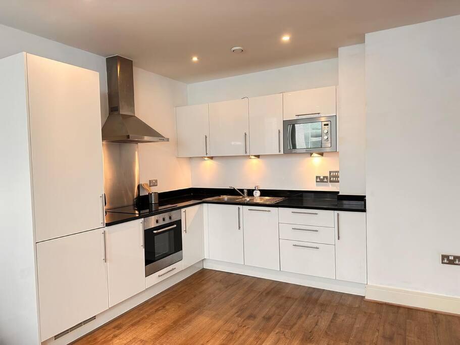 Great One Bedroom Flat in Canary wharf London - image 5