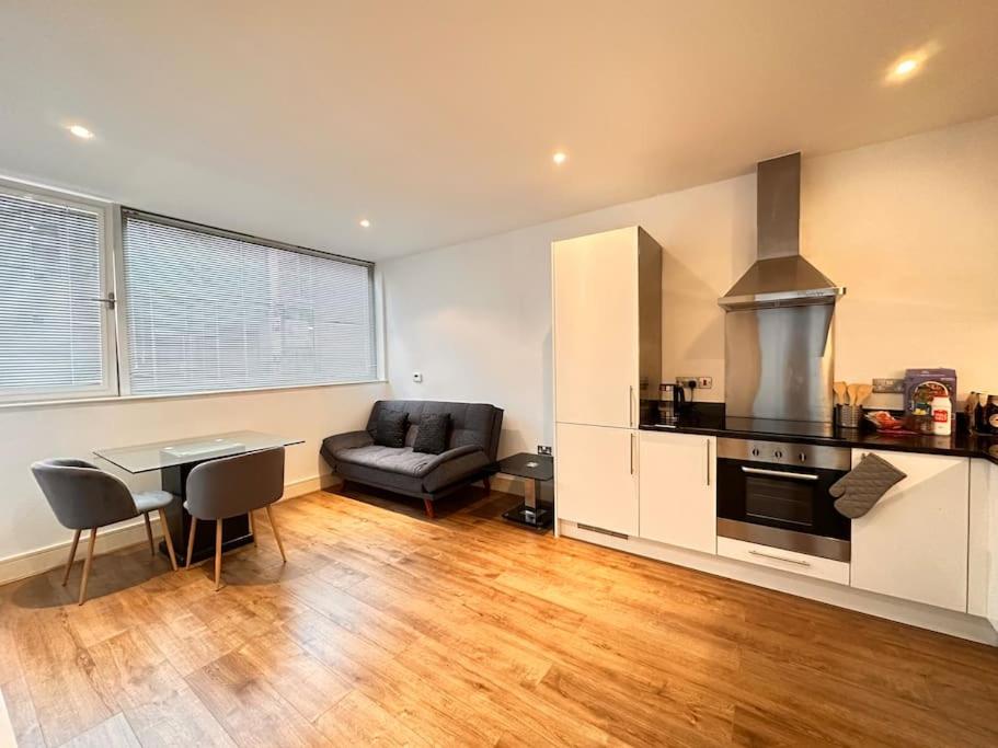 Great One Bedroom Flat in Canary wharf London - image 6