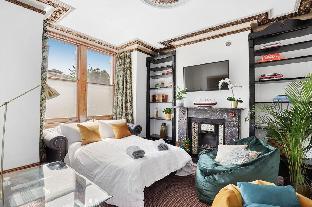 Canary Wharf London Glamorous Two Bedroom House - image 5