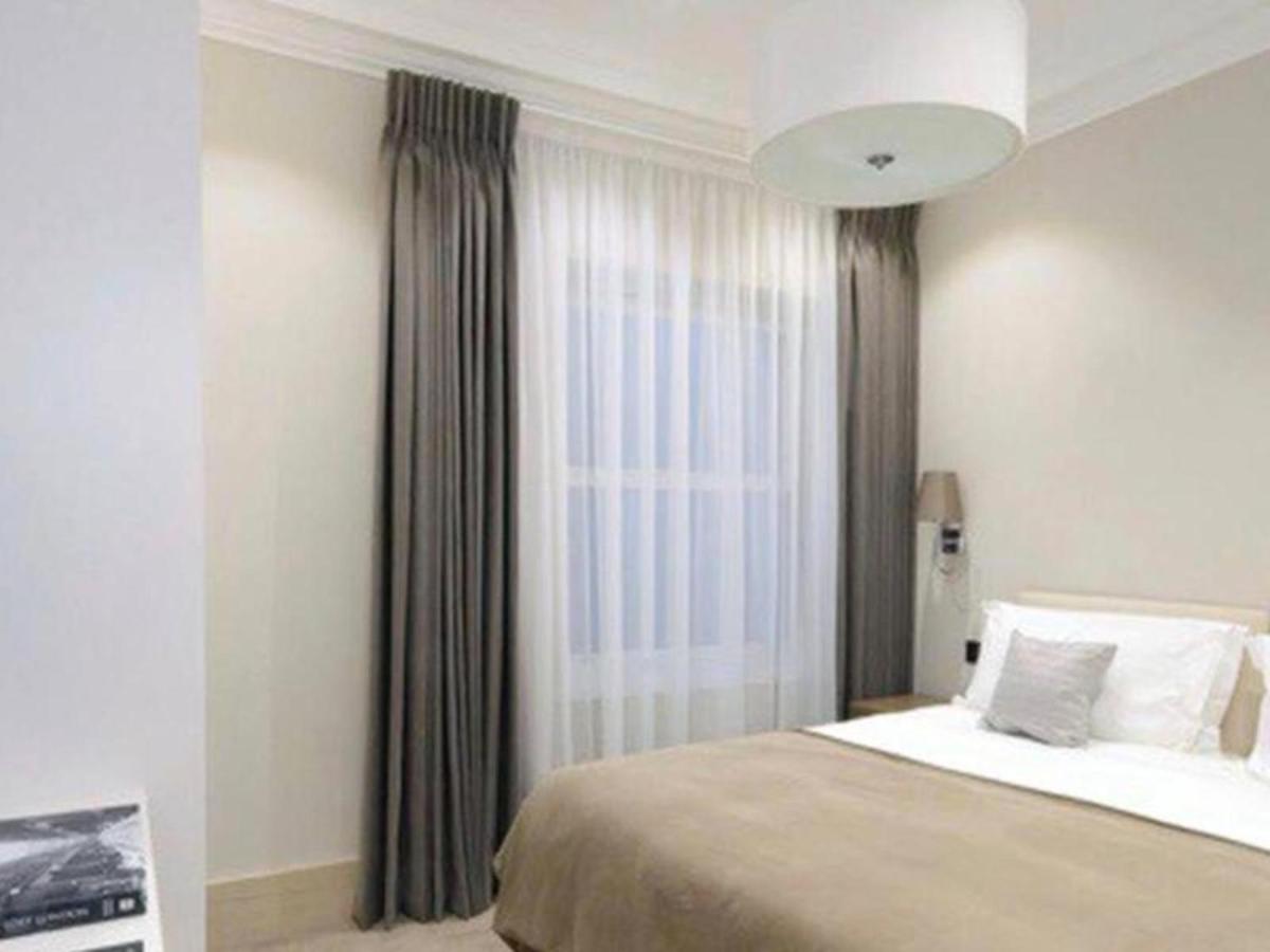 Stunning 1 Bed Luxury Serviced Apt Next To Harrods - image 6