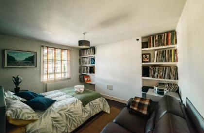 Stylish 2 Bedroom Flat in Camden Town - image 12