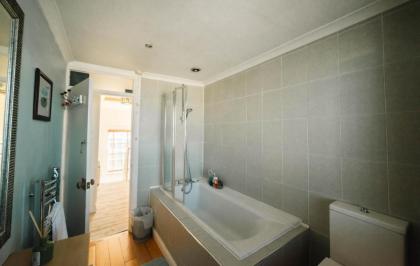 Stylish 2 Bedroom Flat in Camden Town - image 14