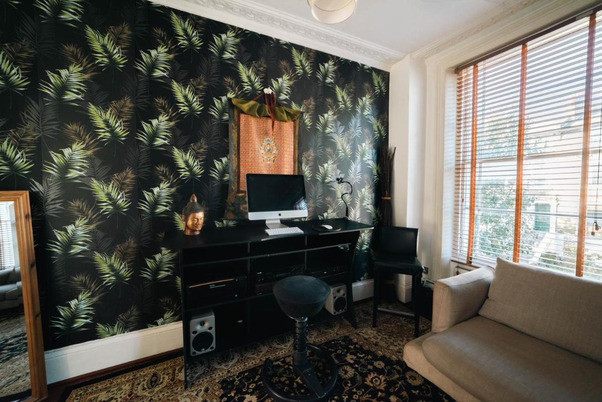 Stylish 2 Bedroom Flat in Camden Town - image 2